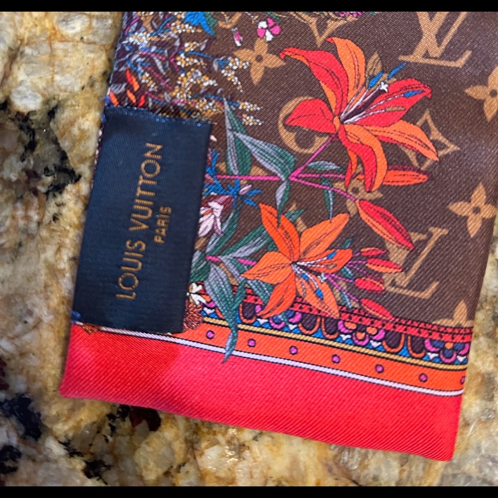 Authentic Louis Vuitton Bandeau.